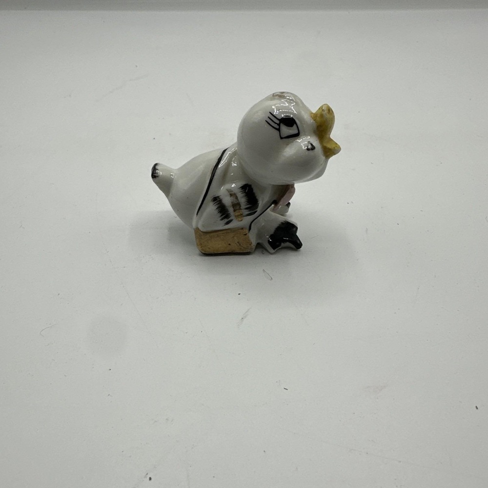 Vintage Hand Painted Ceramic Baby Bird w/ Bow & Gold Purse Anthropomorphic 2.5"